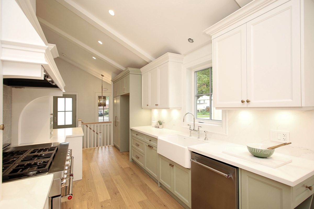 A finished Waterfront kitchen renovation.